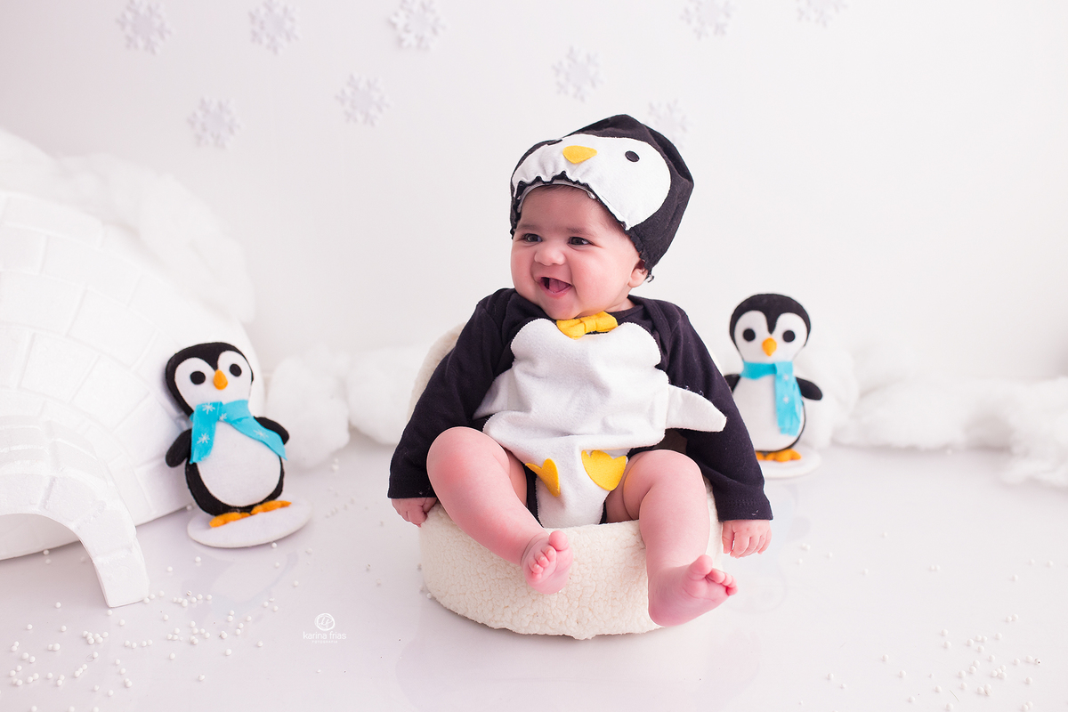 a criança esta feliz durante sessão infantil