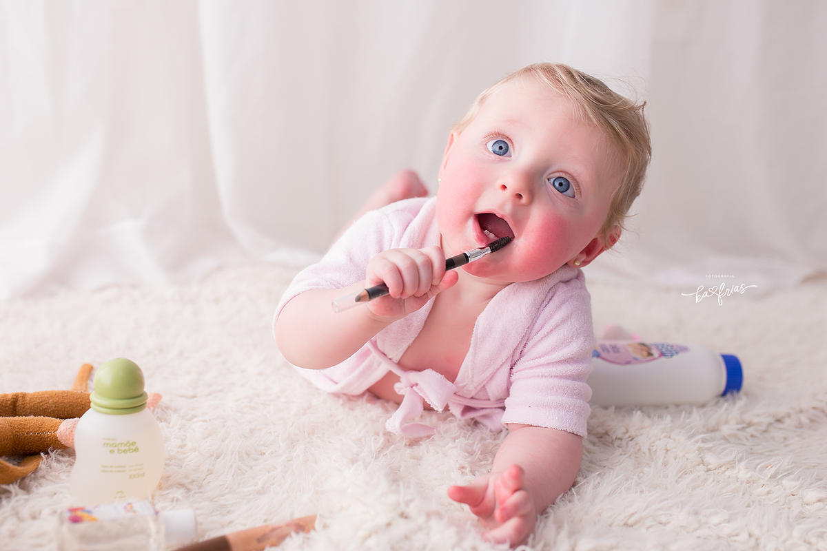 a bebe sorri no acompanhamento mensal