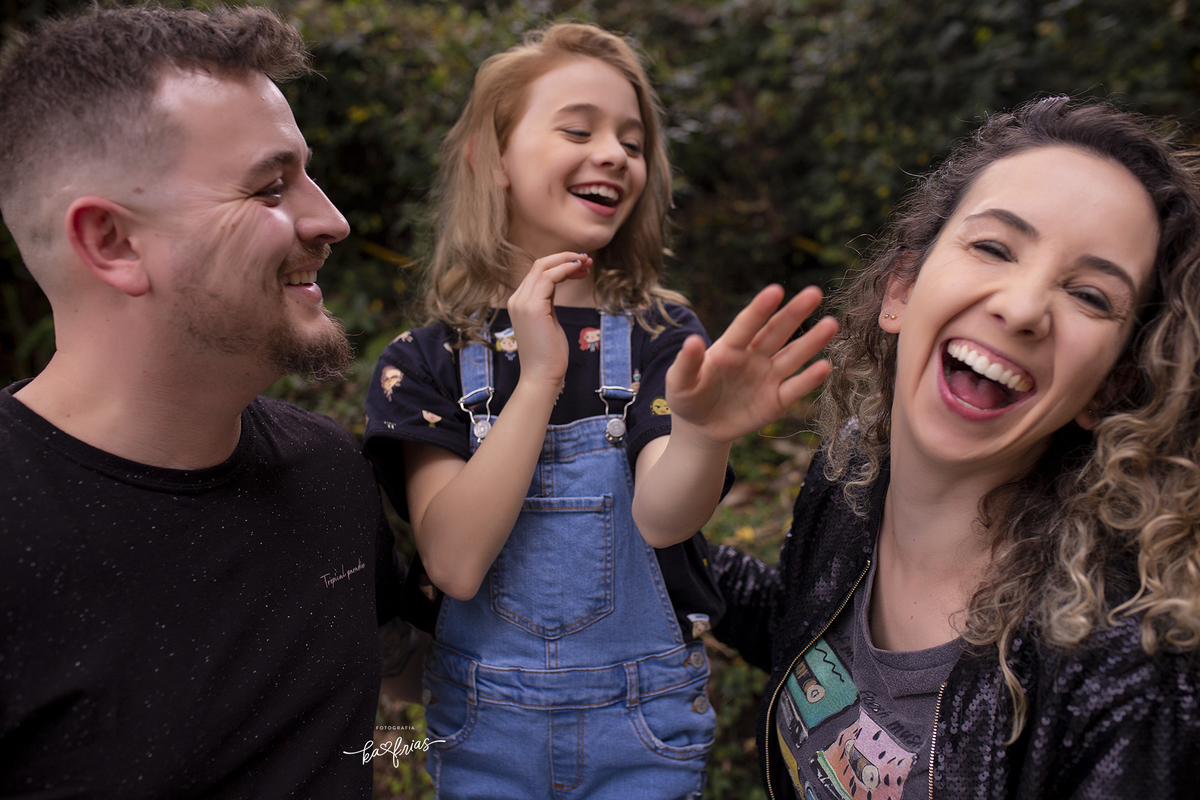 a familia se diverte durante aniversario infantil