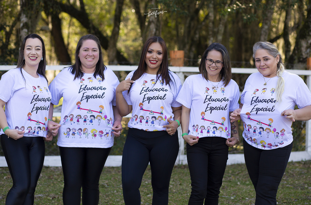 as formandas posam juntas no ensaio externo