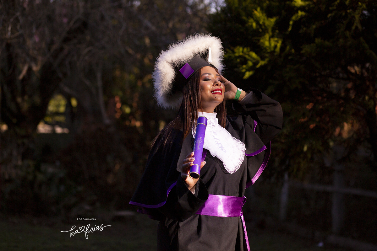 a modelo sente o calor do sol no ensaio externo em fontoura xavier - rs