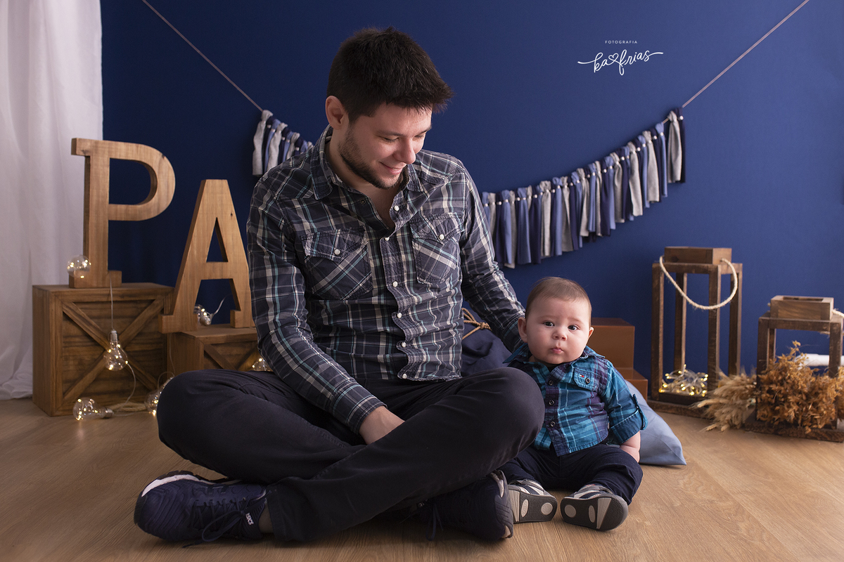 paio e filho posam iguais durante a sessão no estudio em caxias do sul-rs