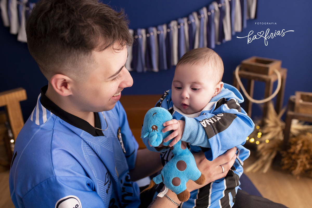 o pai brinca com a filha na sessão de dia dos pais 2021