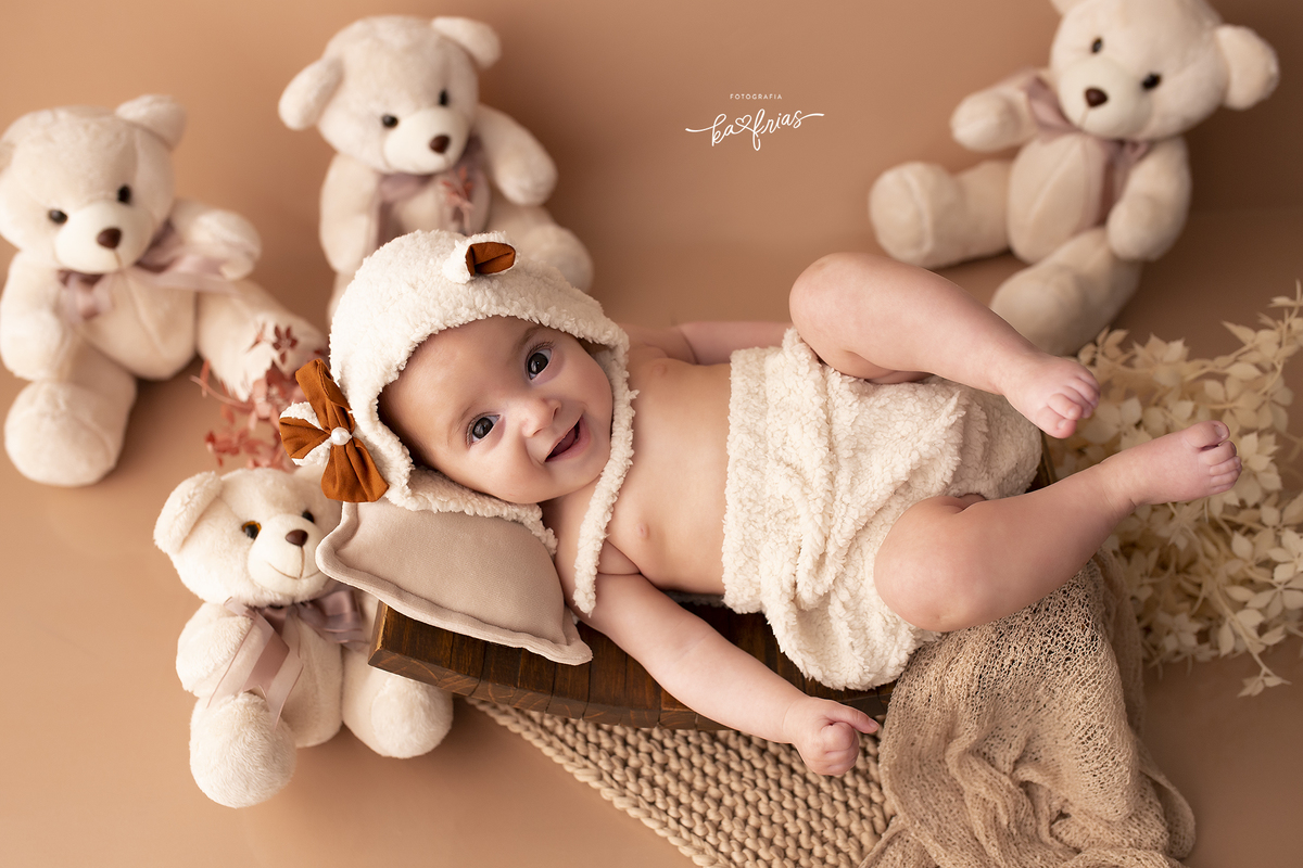 a bebe olha para a fotografa de caxias do sul-rs