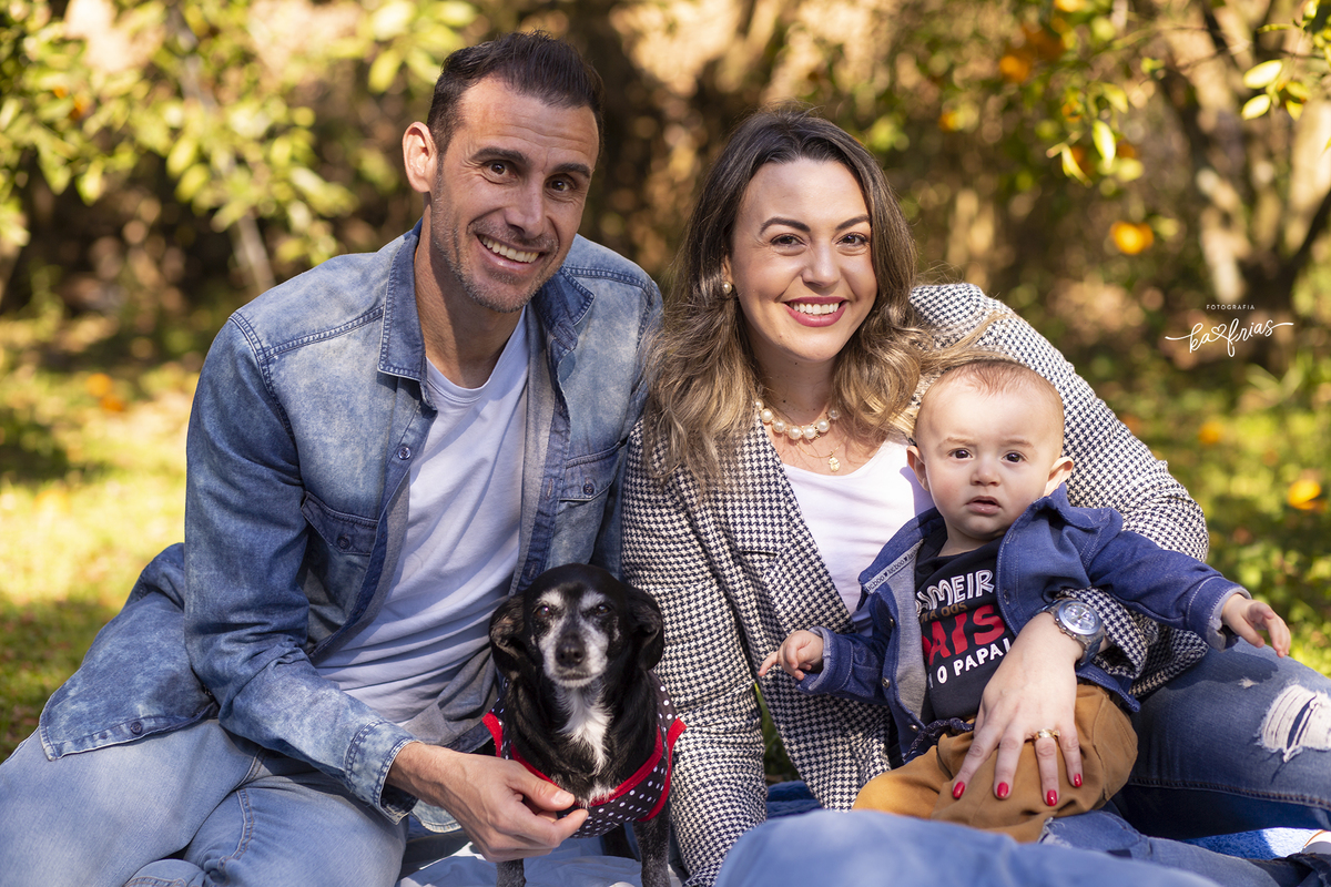 a familia posa para a fotografa ka frias