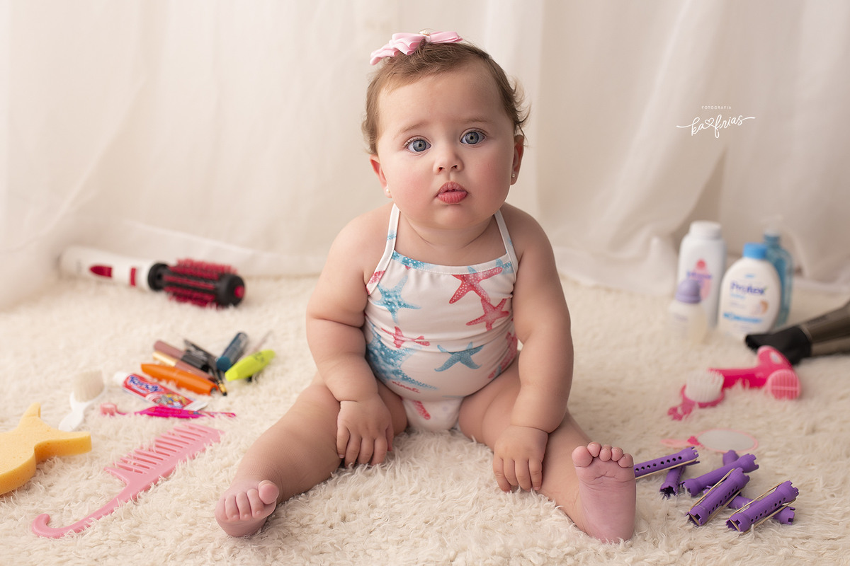 a menina olha para a fotografa de familia de caxias do sul-rs