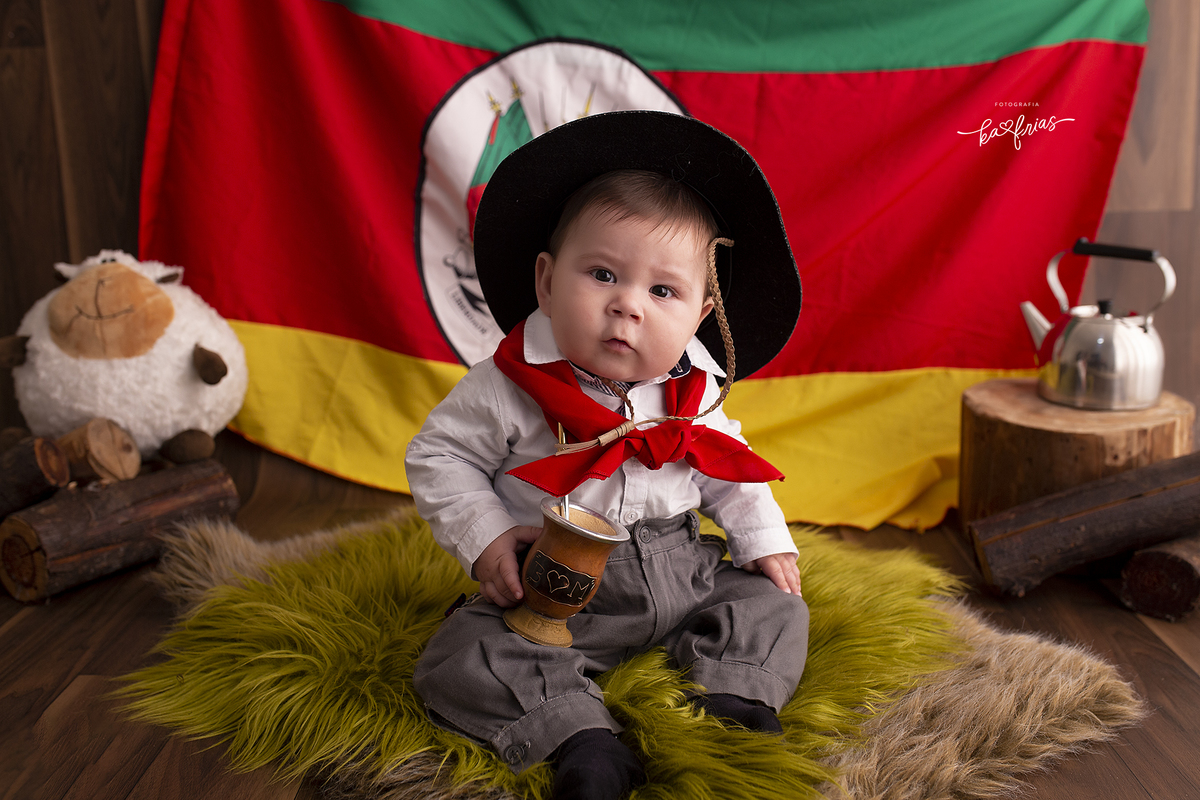 o menino olha para a fotografa de caxias do sul, ka frias