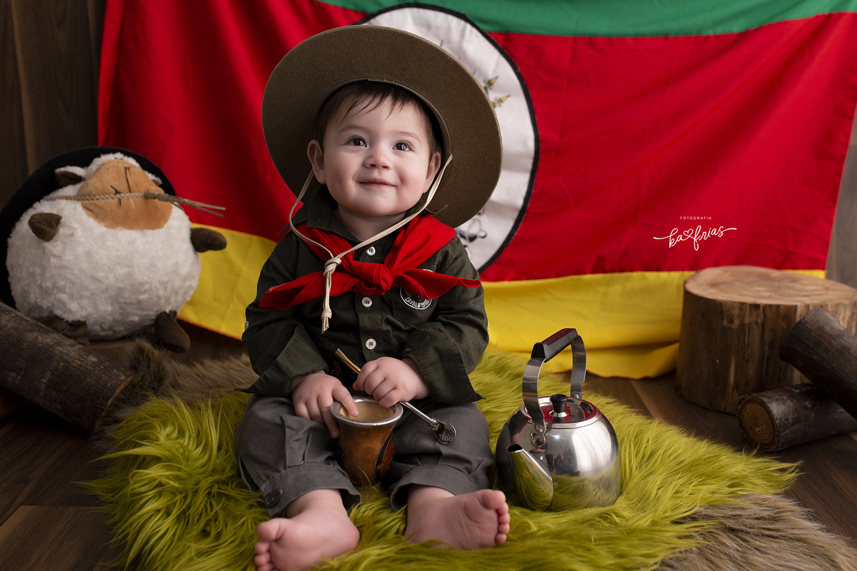 no ensaio infantil o bebe da risada