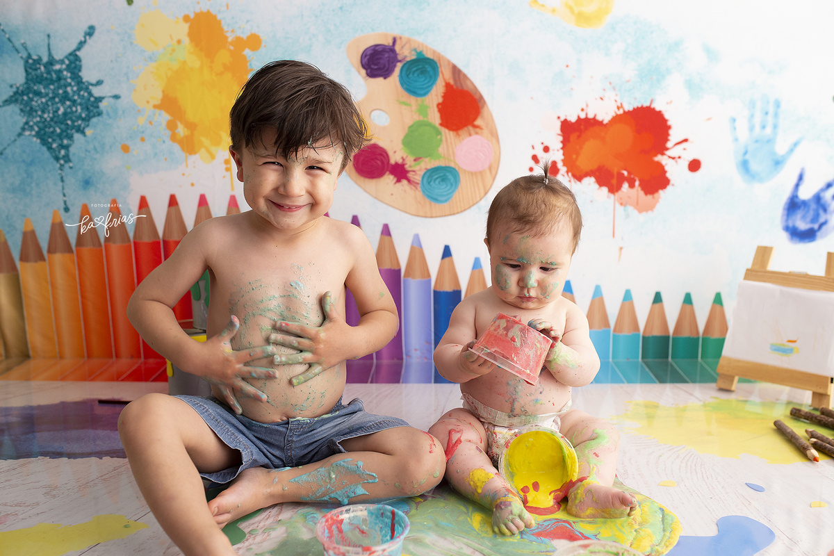 no acompanhamento mensal da bebe teve muita diversao com as tintas.