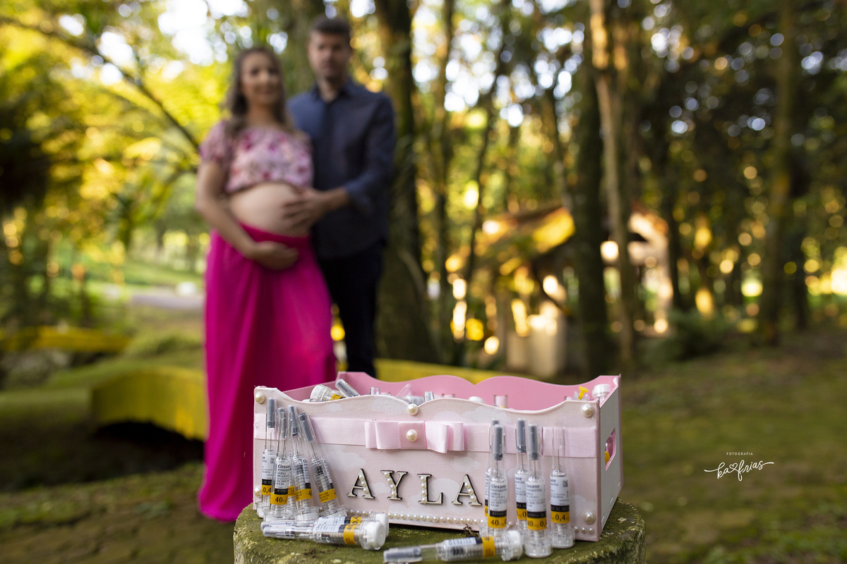  no ensaio de gestante fotografamos as injecoes que a mae toma