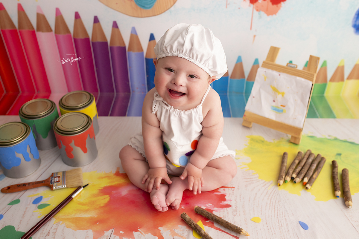 o menino fez muita careta no ensaio de acompanhamento mensal