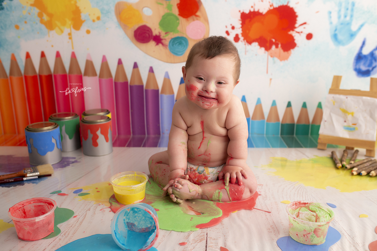 o menino donw, brinca na sessão de fotos da fotografa ka frias