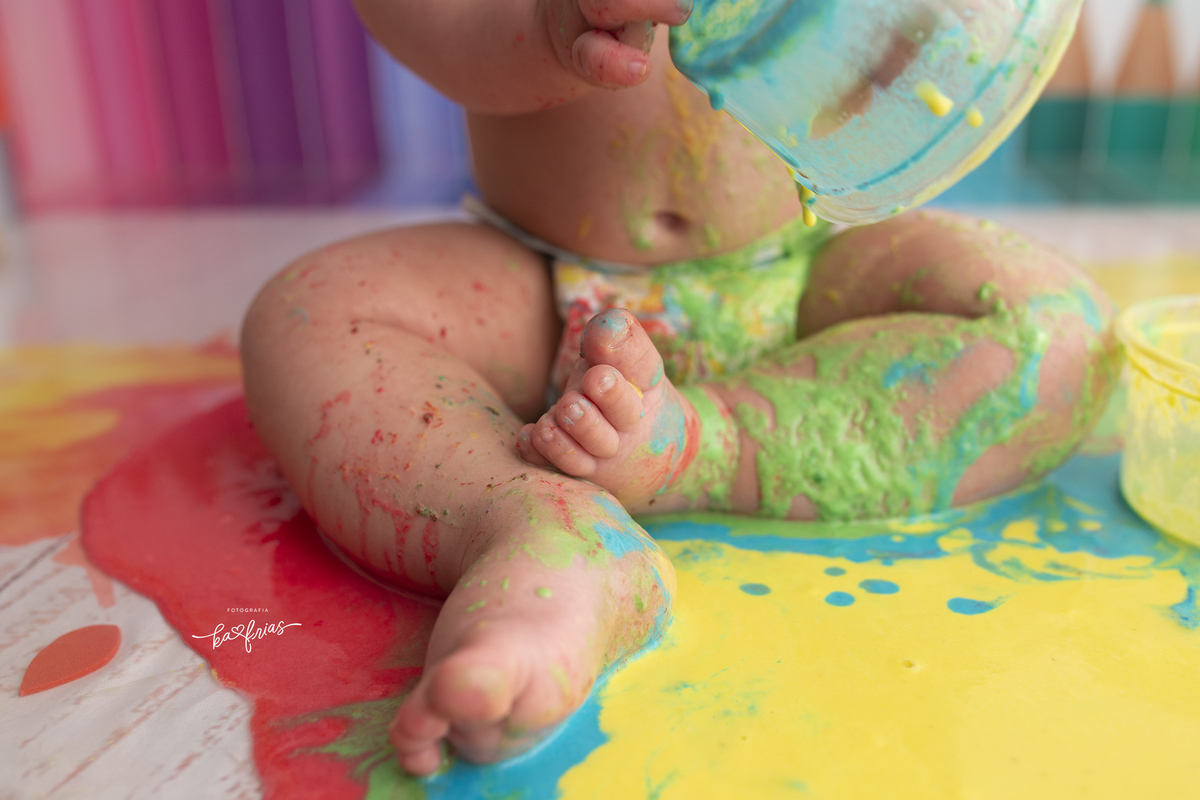 a fotografa de caxias do sul, ka frias, registra os pés da criança