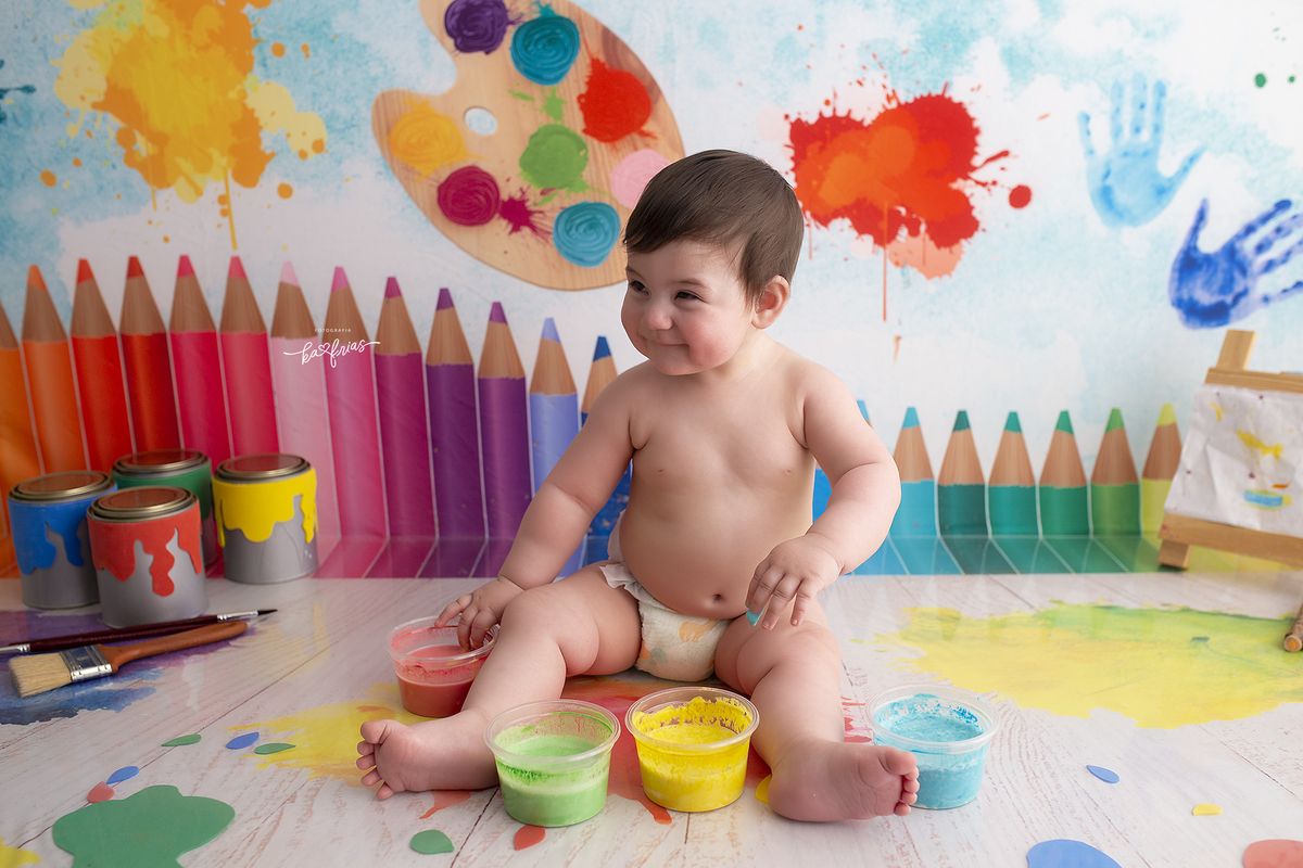 no acompanhamento mensal damos tinta para o bebe se sujar
