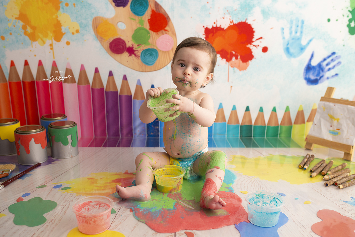 a menina se sujou no ensaio infantil