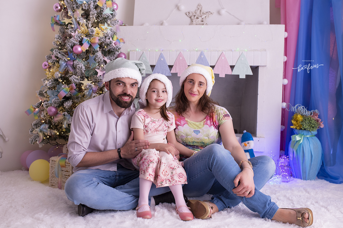 a familia posa para a fotografa de familia de caxias do sul, ka frias