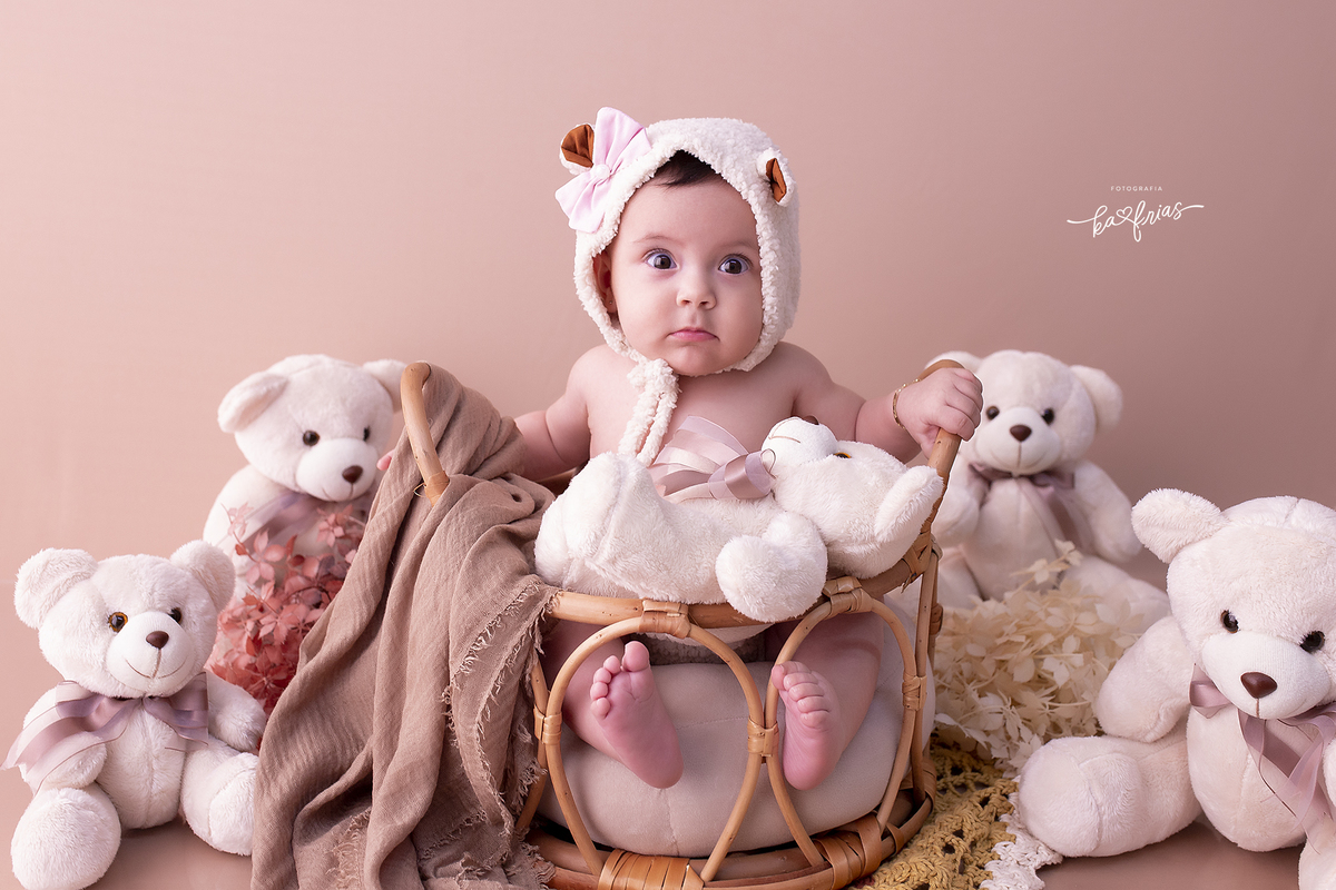 no acompanhamento mensal a bebe esta vestida de ursinha