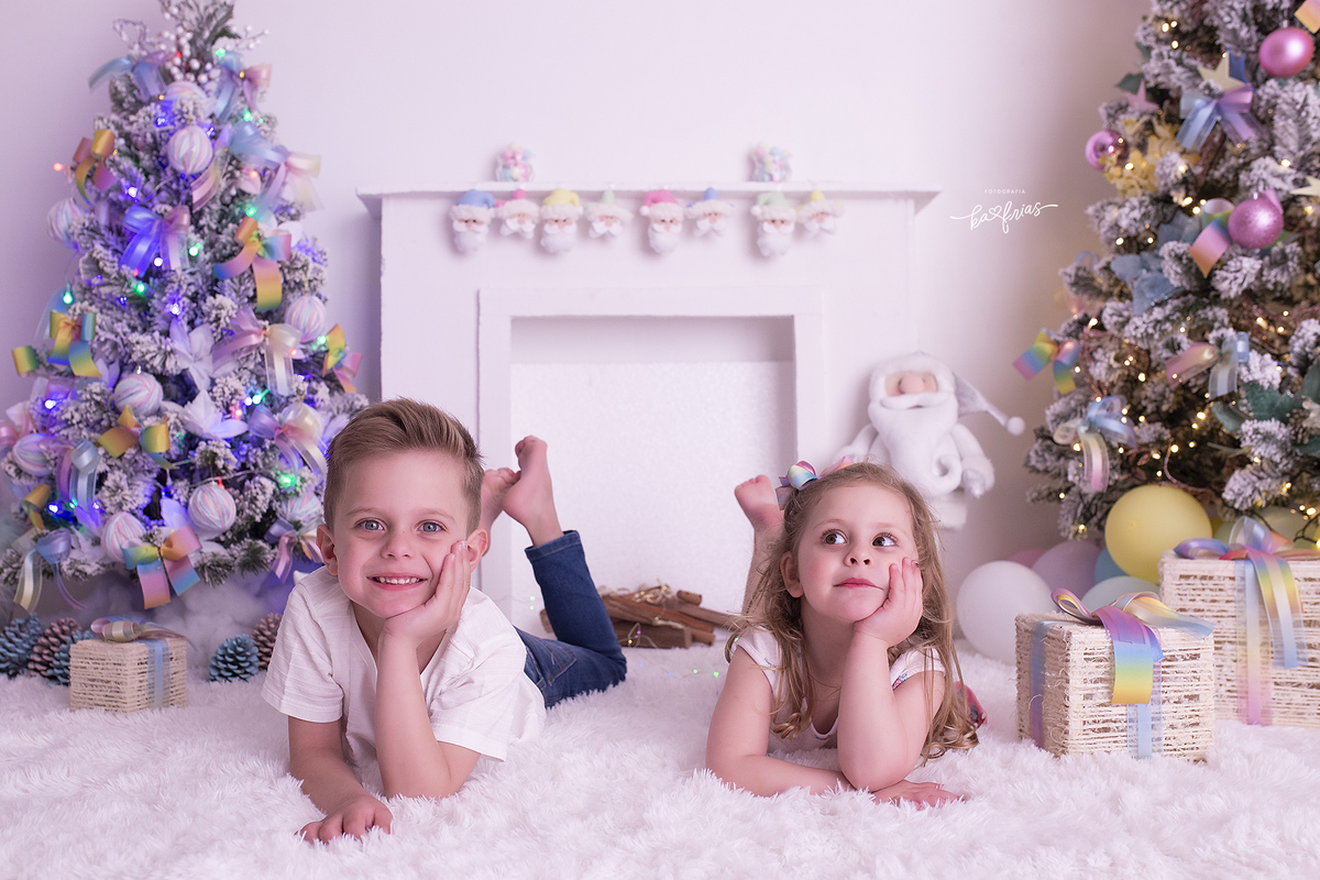 or irmaos sorriem nas fotos de natal 2021