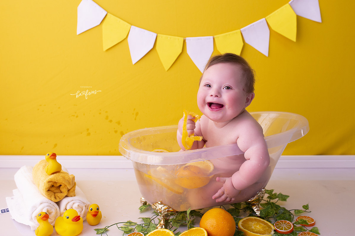 o menino sorri para a fotografa de caxias do sul, ka frias