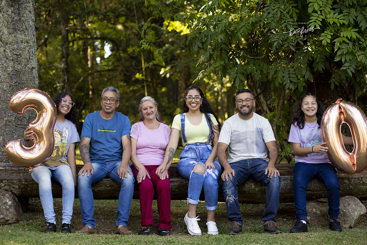 a familia participa do ensaio de trinta anos