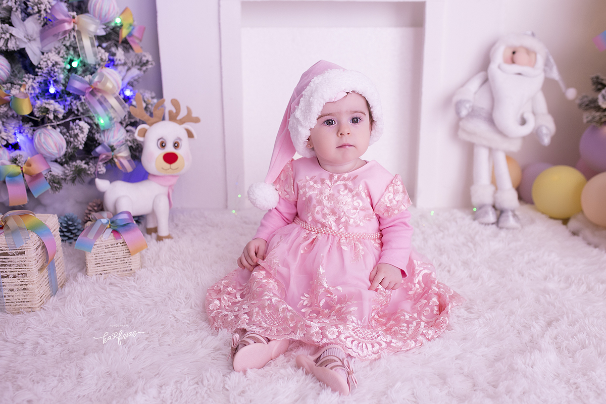 a menina olha para a fotografa de caxias do sul, ka frias