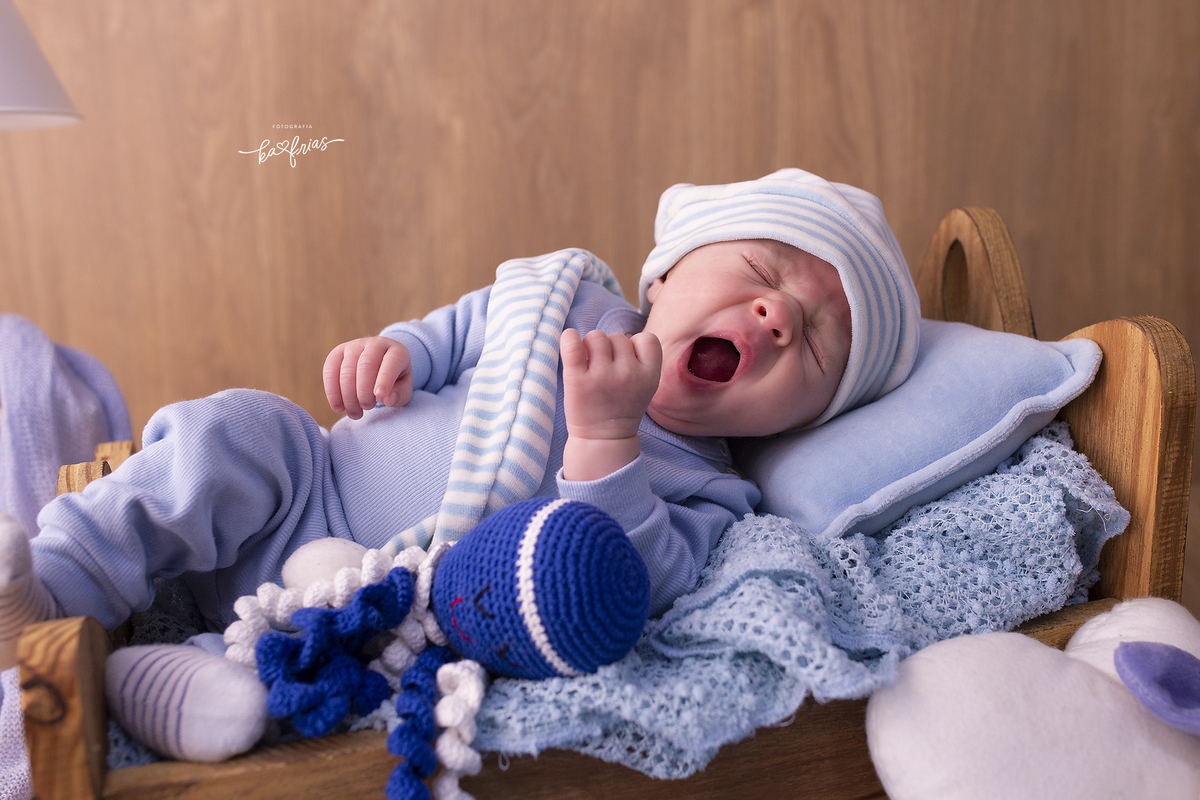 no ensaio infantil o bebe faz boca de sono