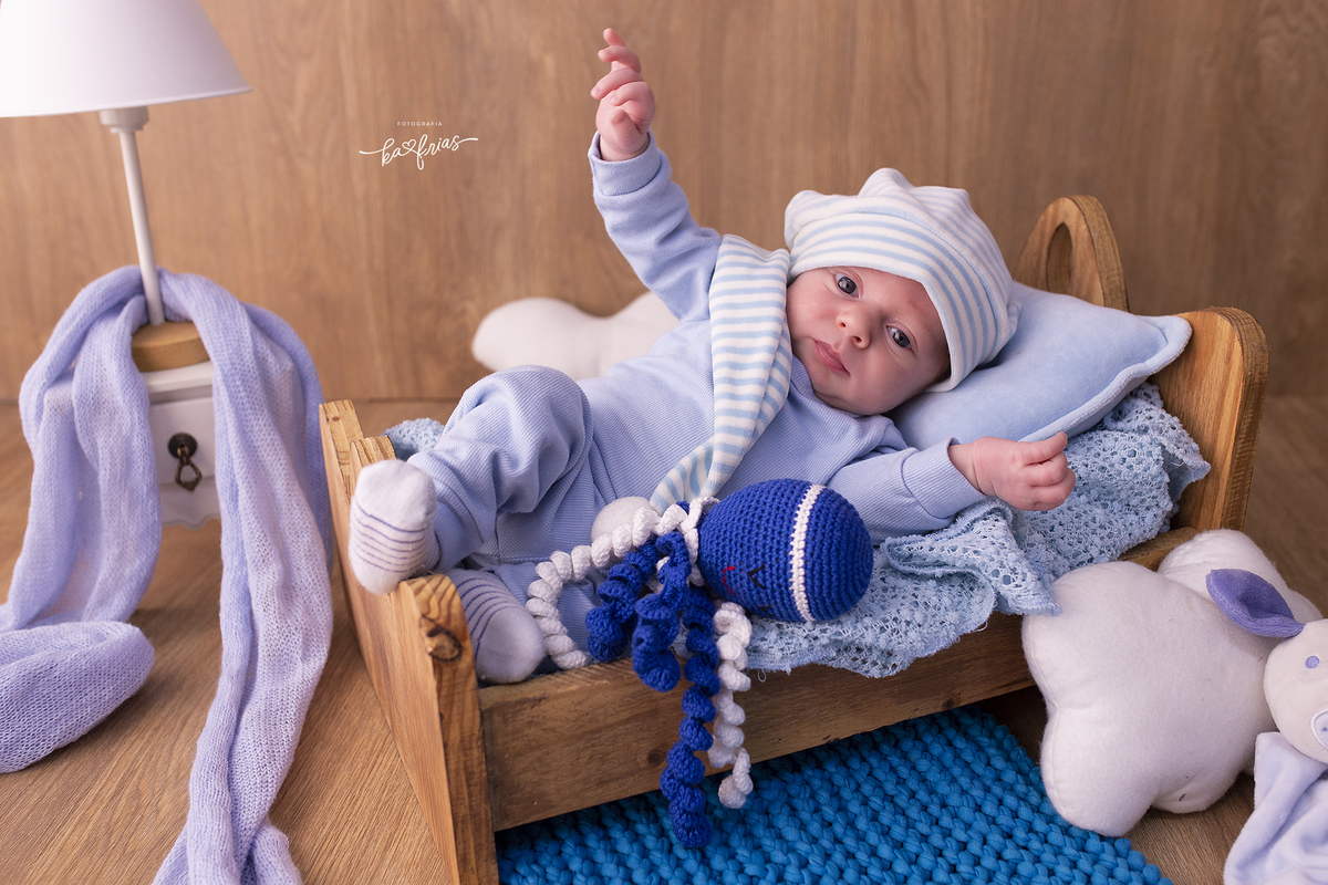 o menino olha para a fotografa de caxias do sul, ka frias