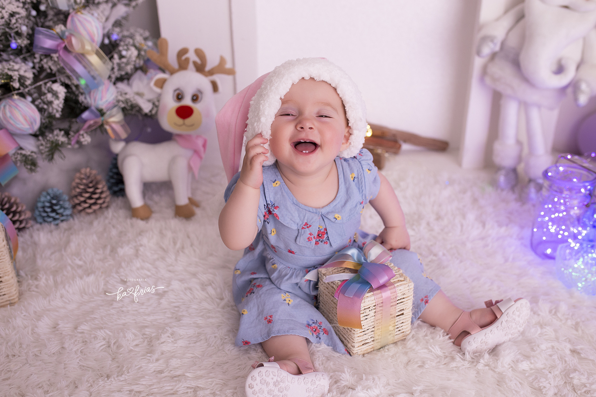 a bebe sorri no ensaio de natal 2021 em caxias dos ul-rs