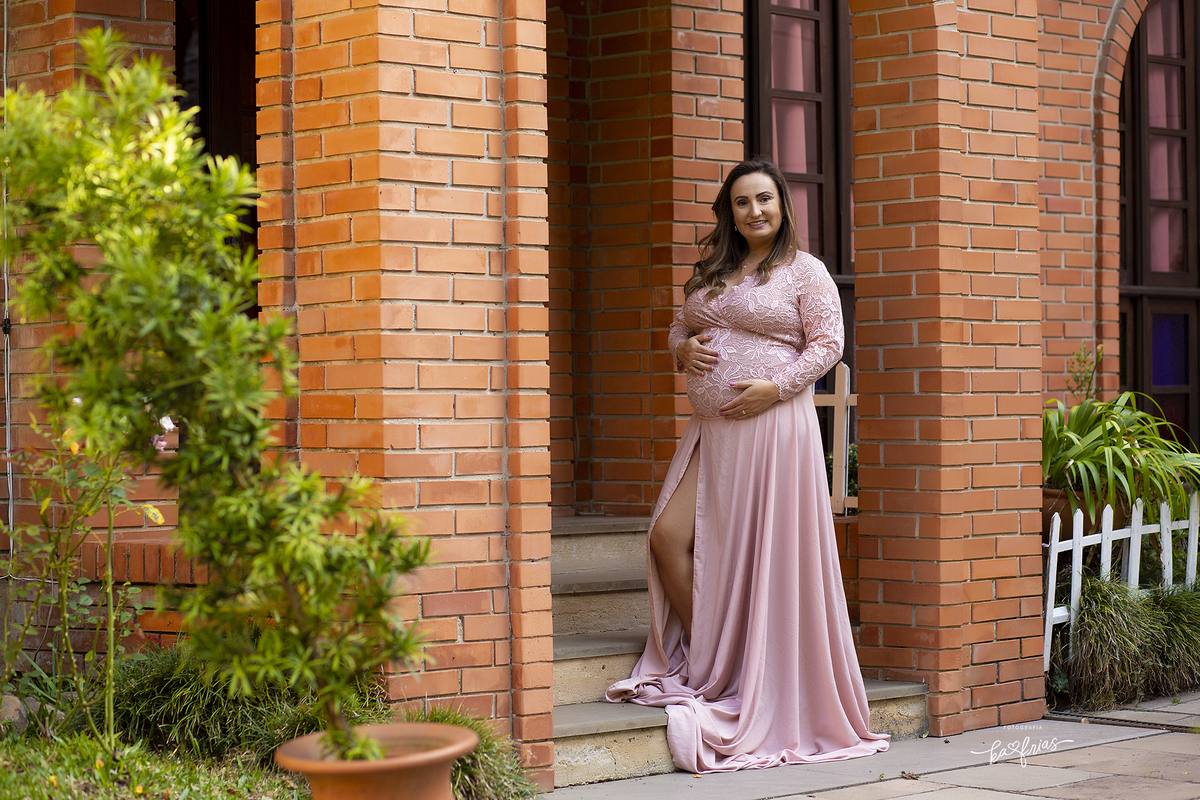 a gestante posa para a fotografa de caxias do sul, ka frias