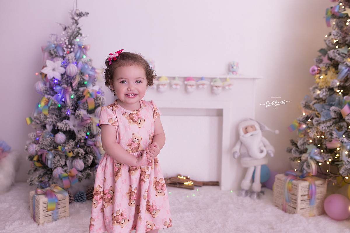 a menina sorri para a fotografa de caxias do sul, ka frias