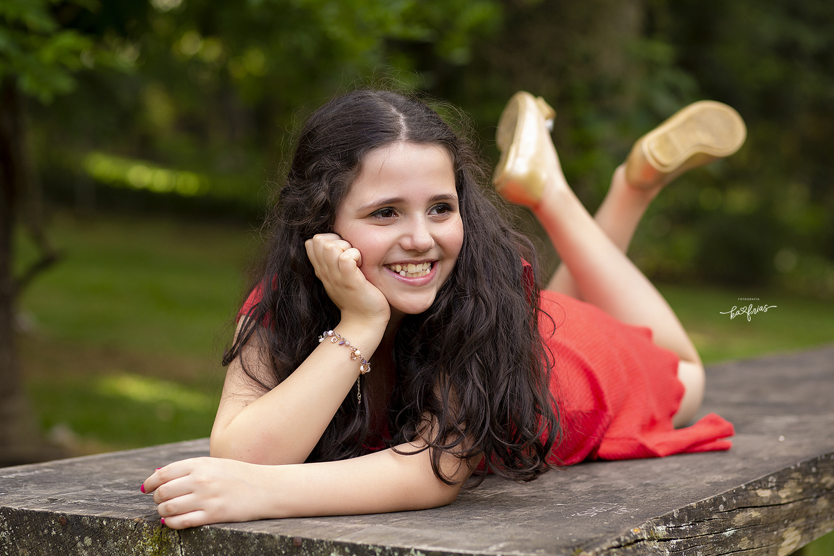 a menina posa para a fotografa de caxias do sul, ka frias
