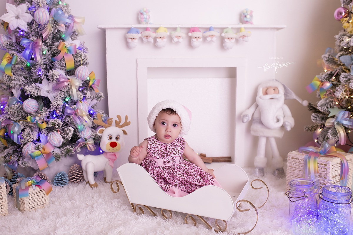 A MENINA ESTA NO TRENO DO PAPAI NOEL