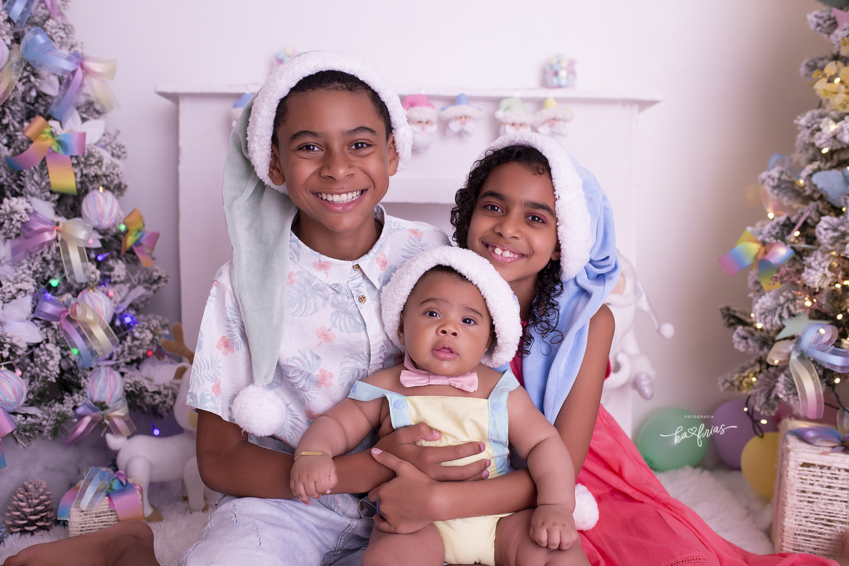os irmaos posam junto para as fotos de natal em caxias do sul-rs
