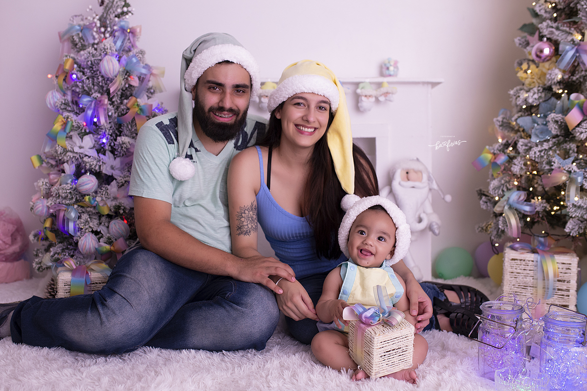 NO ENSAIO DE NATAL OS MODELOS SORRIEM