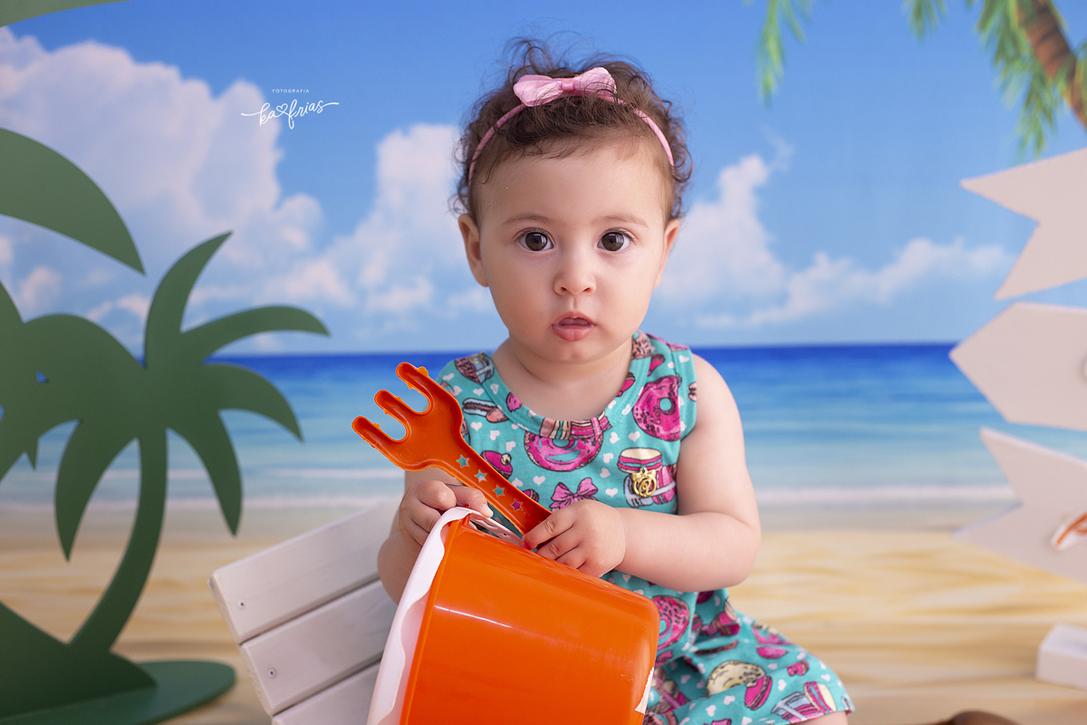 a menina olha para a fotografa de caxias do sul, ka frias