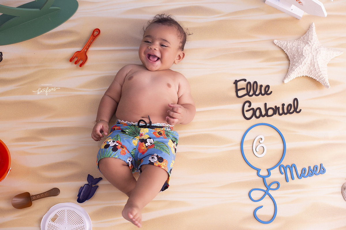 no ensaio mensal o bebe sorri