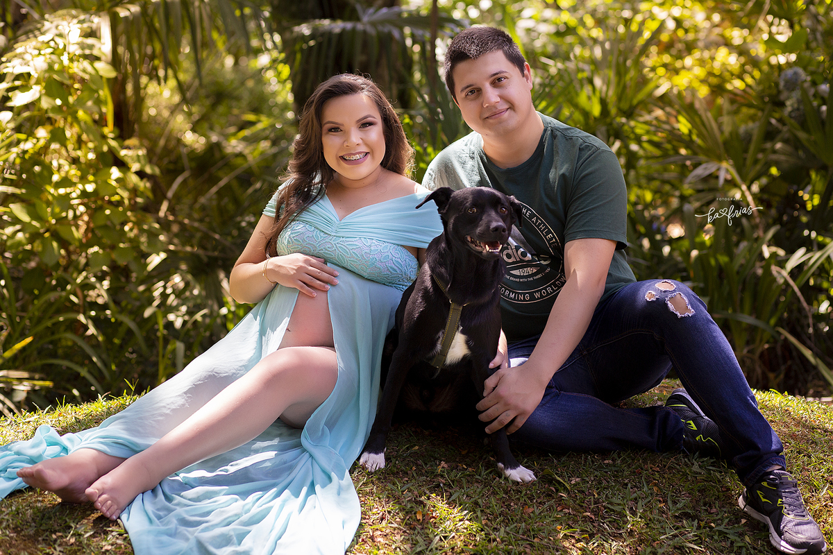 o pai e o cachorrinho também participou do ensaio de gestante