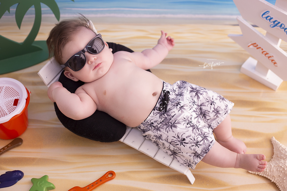 no acompanhamento mensal o bebe usa oculos de sol