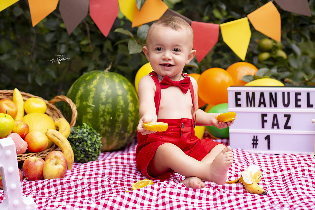 no ensaio smash o bebe brinca