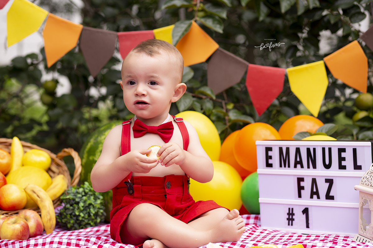 o menino completa um ano com ensaio externo