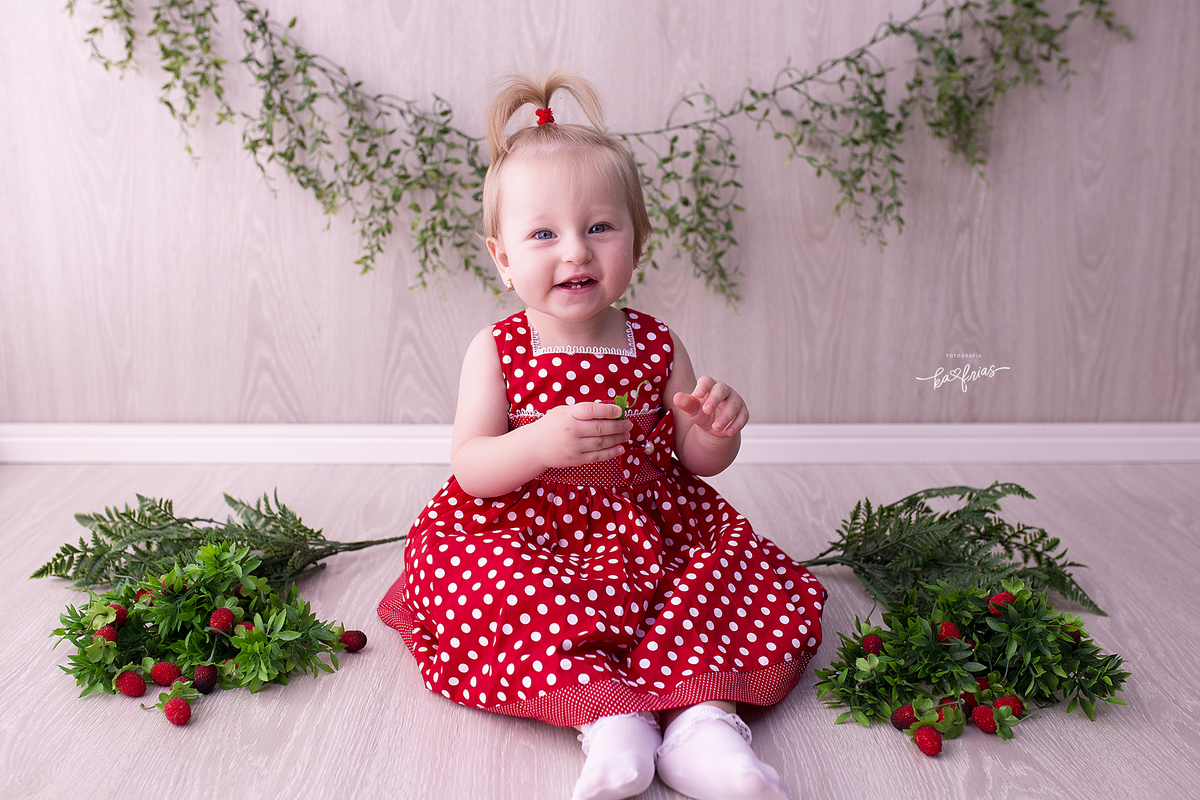 a menina posa para a fotografa de caxias do sul, ka frias