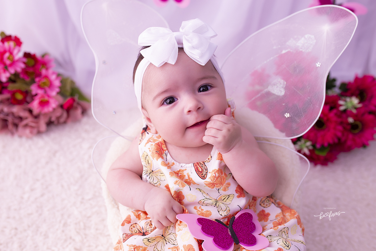 a menina olha para a fotografa de caxias do sul, ka frias