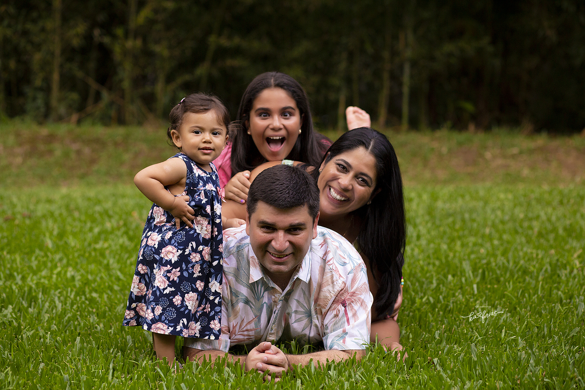 no ensaio em familia eles se divertem