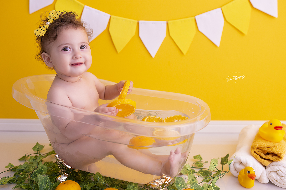 a bebe olha para a fotografa de caxias do sul, ka frias