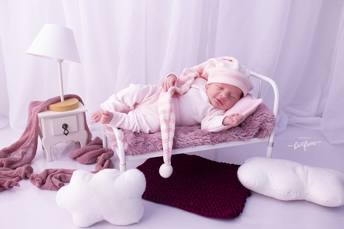 a bebe dorme no ensaio de acompanhamento mensal