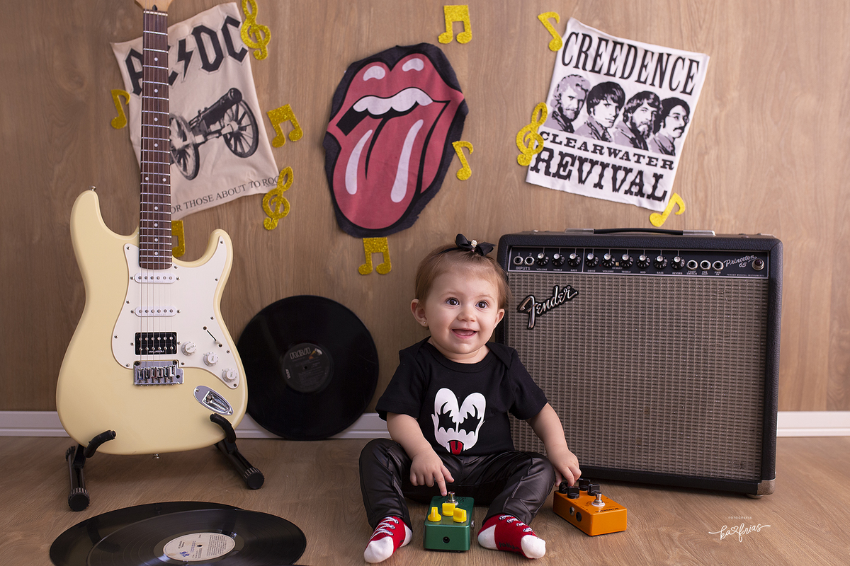 a bebe sorri para a fotografa de bebes de caxias do sul, ka frias