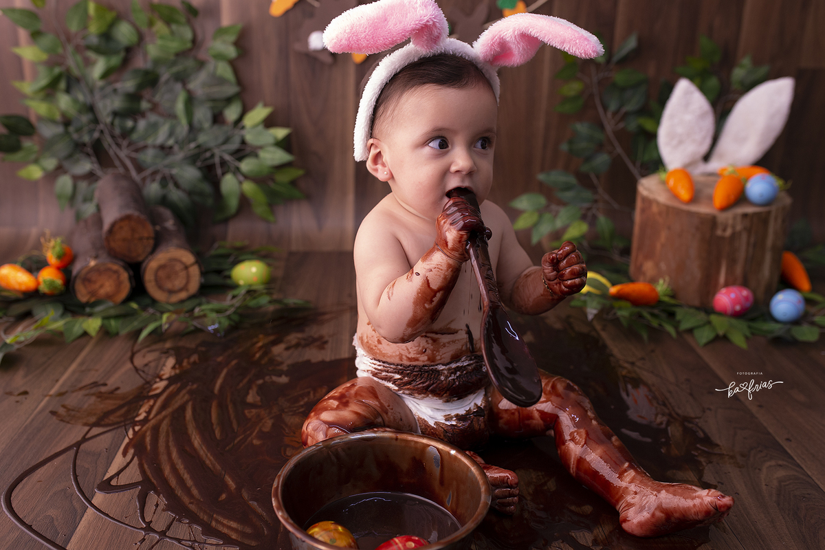 a bebe come o chocolate nas mensais