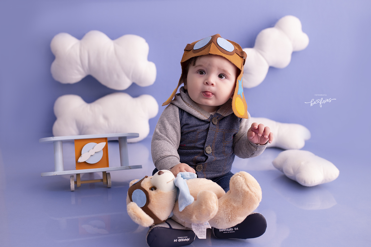 o menino mostra a lingua para a fotografa de familia de caxias do sul, ka frias