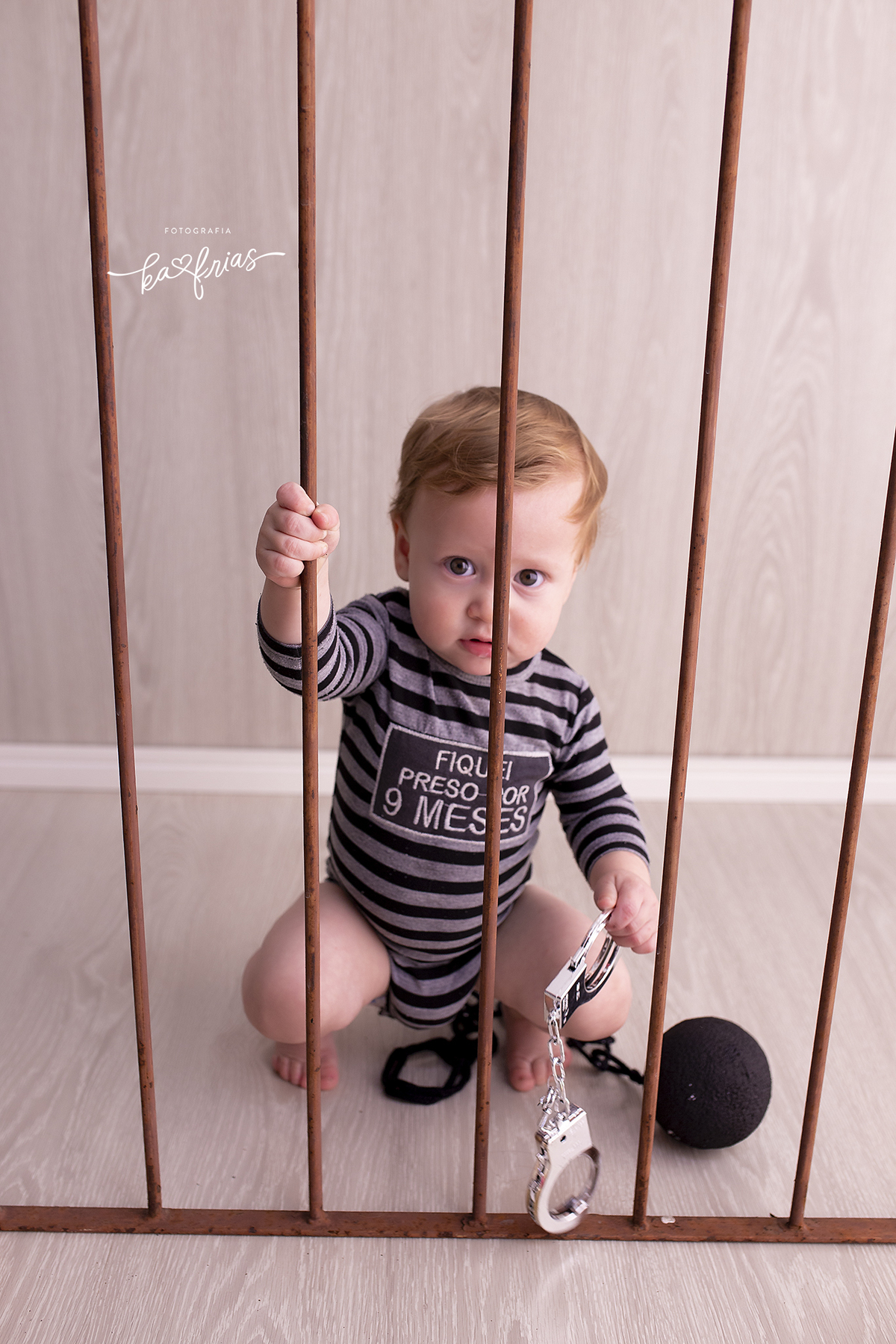 o menino olha para a fotografa de caxias do sul, ka frias