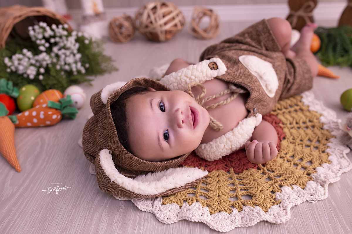 o bebe olha para a fotografa de caxias do sul, ka frias